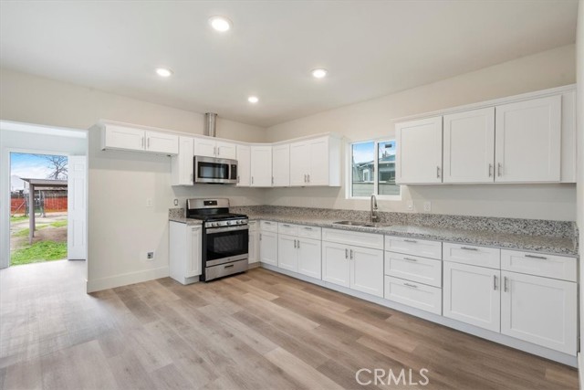 Detail Gallery Image 14 of 26 For 923 Sumner St, Bakersfield,  CA 93305 - 3 Beds | 1 Baths