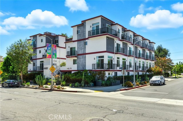 Detail Gallery Image 5 of 43 For 4461 Tujunga Ave #102,  Studio City,  CA 91602 - 3 Beds | 2/1 Baths