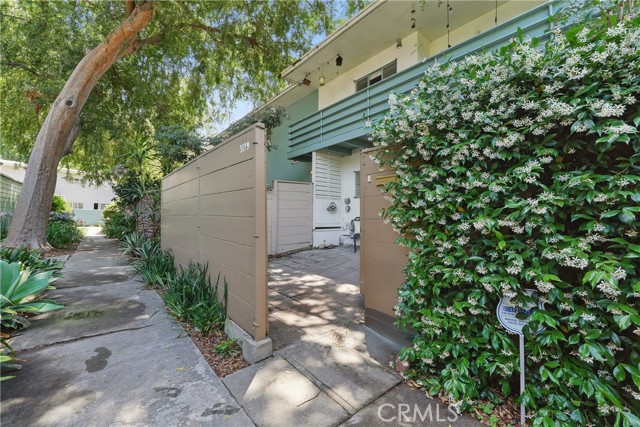 5179 Village, Los Angeles CA: https://media.crmls.org/medias/d8f20ce3-e4d9-4491-ad74-a4f94463fb25.jpg