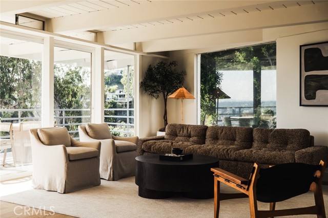 Detail Gallery Image 2 of 33 For 8448 Franklin, Los Angeles,  CA 90069 - 4 Beds | 3/1 Baths