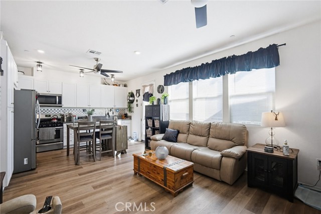 Detail Gallery Image 6 of 17 For 24711 6th, San Bernardino,  CA 92410 - 4 Beds | 3 Baths