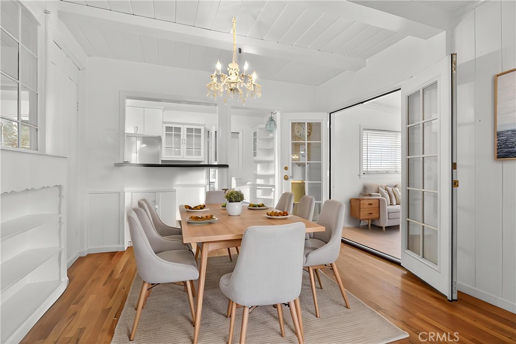 https://media.crmls.org/medias/d8f37079-4df3-4ffd-bc3f-8202a4f8d7f9.jpg?preset=X-Large
