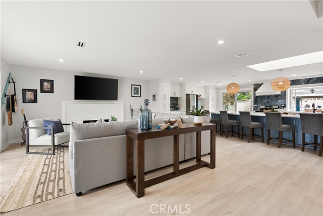 Image 4 of 45 For 10241 Wesley Circle