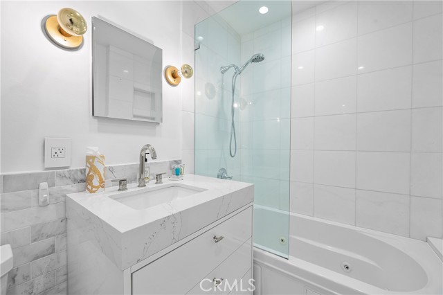 Detail Gallery Image 24 of 36 For 4444 Canoga Ave, Woodland Hills,  CA 91364 - 4 Beds | 4 Baths