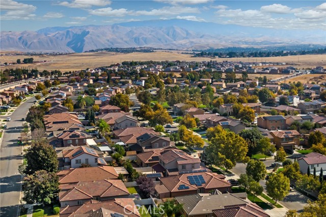 Detail Gallery Image 28 of 30 For 10114 Oporto Way, Bakersfield,  CA 93306 - 3 Beds | 3 Baths