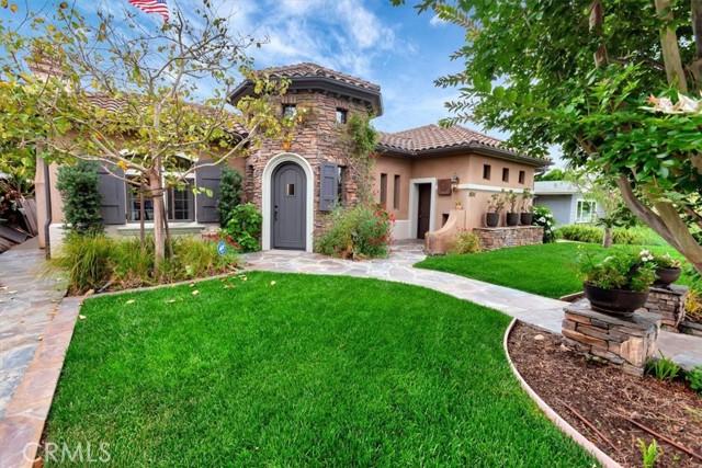 Detail Gallery Image 2 of 30 For 2501 Margaret Dr, Newport Beach,  CA 92663 - 5 Beds | 3/1 Baths
