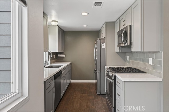 Detail Gallery Image 10 of 41 For 107 W Spring #C,  Long Beach,  CA 90806 - 2 Beds | 2/1 Baths