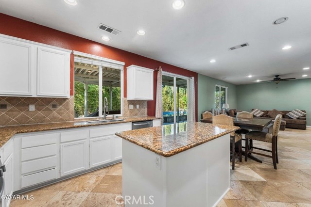 Detail Gallery Image 14 of 40 For 4103 W Avenue J3, Lancaster,  CA 93536 - 5 Beds | 3 Baths