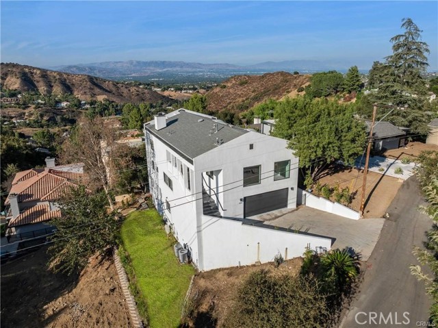 23625 Summit Drive, Calabasas CA: https://media.crmls.org/medias/d8f7ebf1-9a9d-4bf3-82e3-5e1892680062.jpg