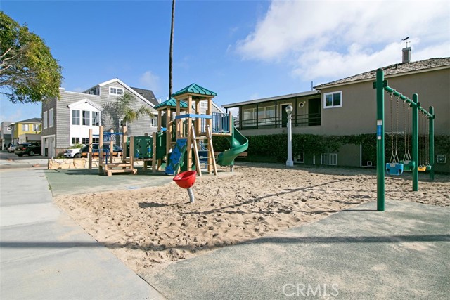 200 E Balboa Boulevard, Newport Beach CA: https://media.crmls.org/medias/d8f81564-600a-46d1-9035-9149ccc26d9f.jpg