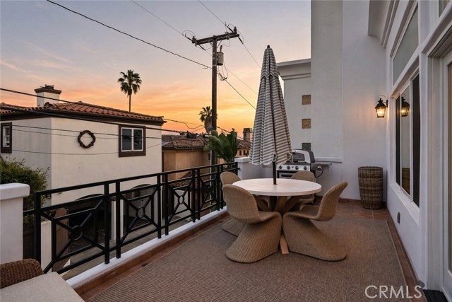 720 Manhattan Beach, Manhattan Beach, California 90266, 2 Bedrooms Bedrooms, ,2 BathroomsBathrooms,Residential,For Sale,Manhattan Beach,SB26077067