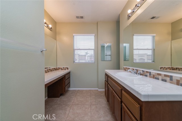 Detail Gallery Image 28 of 38 For 6221 Ruby Crest Way, Jurupa Valley,  CA 91752 - 4 Beds | 3 Baths