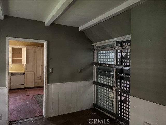 Detail Gallery Image 9 of 20 For 1831 Benedict Canyon Dr, Beverly Hills,  CA 90210 - 2 Beds | 2 Baths