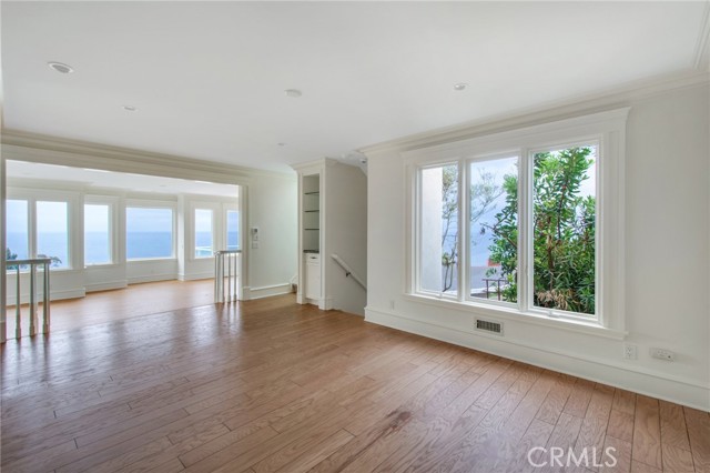 Detail Gallery Image 13 of 48 For 2163 Crestview Dr, Laguna Beach,  CA 92651 - 3 Beds | 2/1 Baths