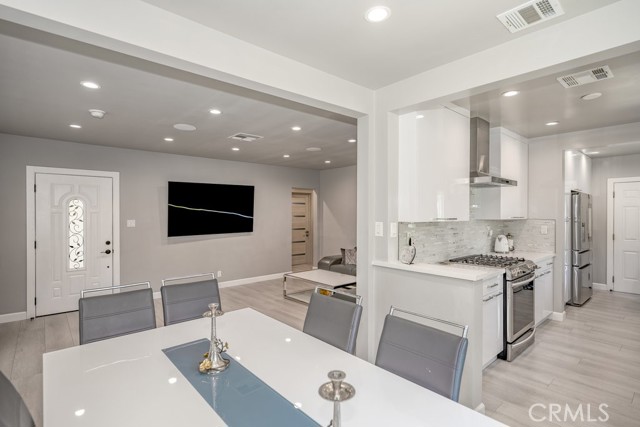 Detail Gallery Image 5 of 19 For 6146 Morella Ave, North Hollywood,  CA 91606 - 3 Beds | 2 Baths
