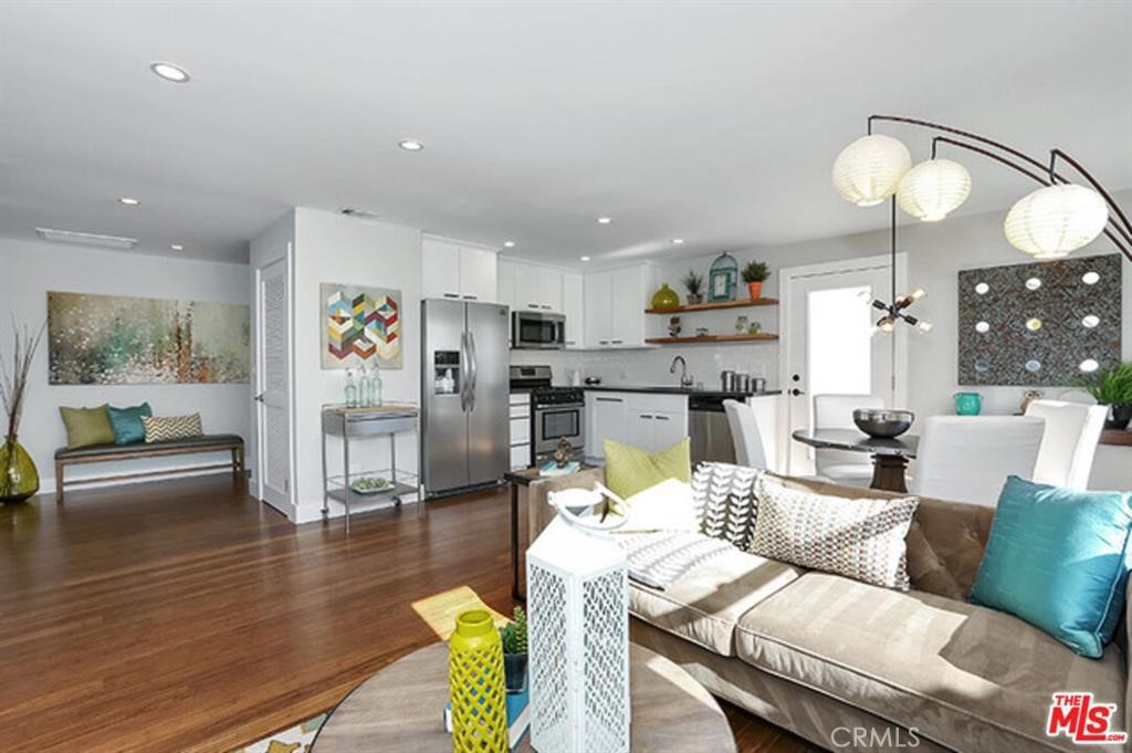 1/2 Aldama Street