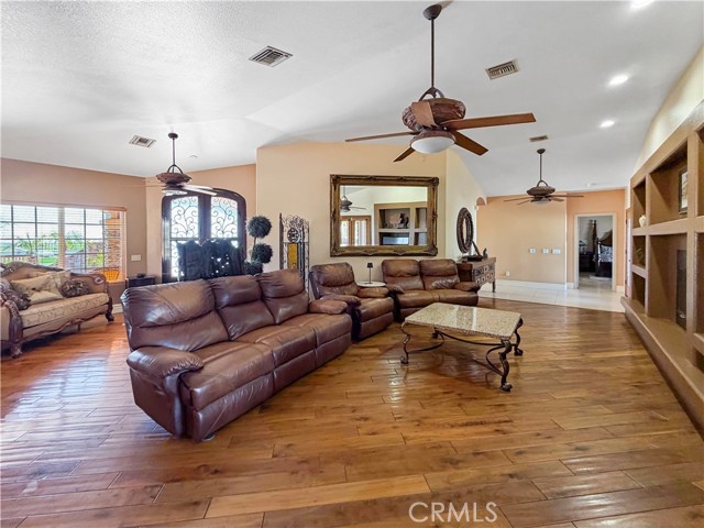 2281 Dekens Court, Blythe CA: https://media.crmls.org/medias/d8fbdf97-8b52-4a9d-9889-3e1c1f78e2f1.jpg