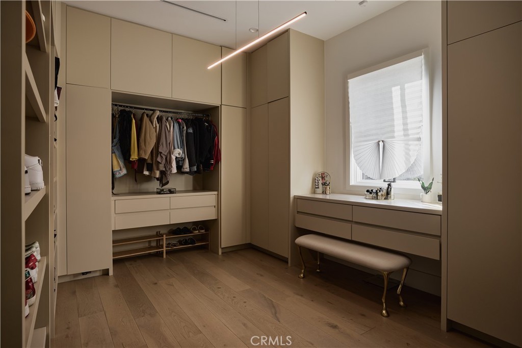 https://media.crmls.org/medias/d8fc0494-667d-4996-86f2-b942e586eb86.jpg?preset=X-Large