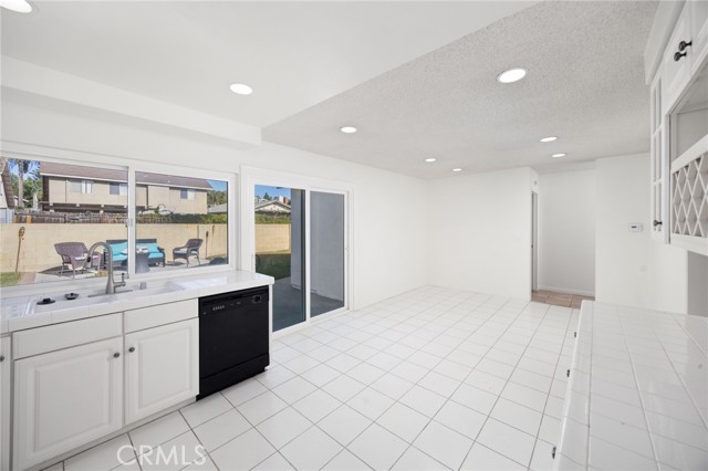 Detail Gallery Image 7 of 19 For 4913 E Holbrook St, Anaheim,  CA 92807 - 4 Beds | 2 Baths