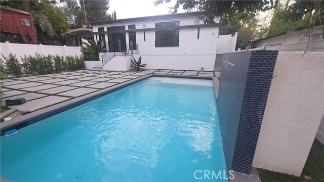 5100 Fallbrook photo 8