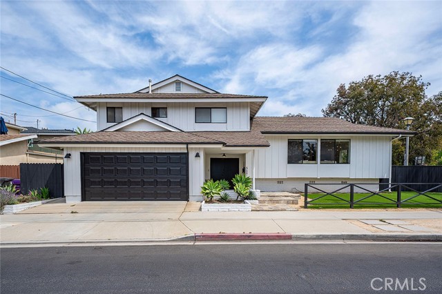 Detail Gallery Image 1 of 41 For 5681 East Colorado Street, Long Beach,  CA 90814 - 3 Beds | 2/1 Baths