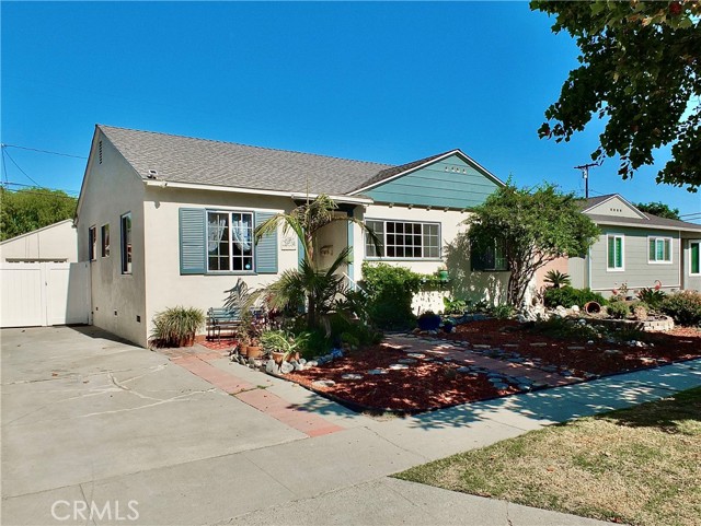 4306 Hackett Avenue, Lakewood CA: https://media.crmls.org/medias/d8ff59ad-9d18-4b4a-a012-430239a4aa44.jpg