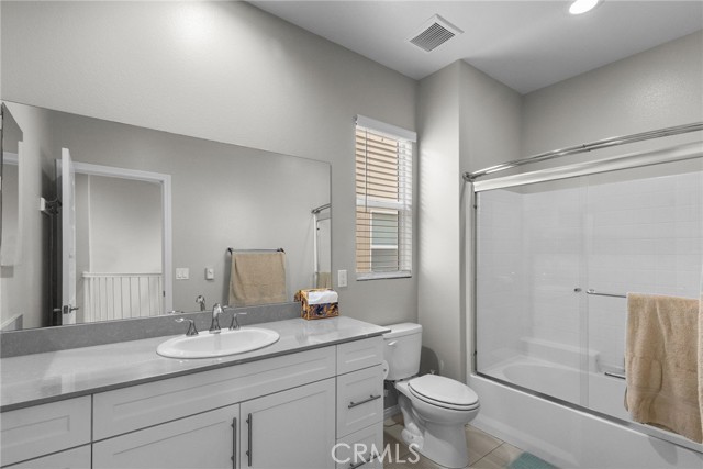 19512 Griffith Drive, Saugus CA: https://media.crmls.org/medias/d8ff5b6e-9244-4faa-a800-f04b7216fe46.jpg