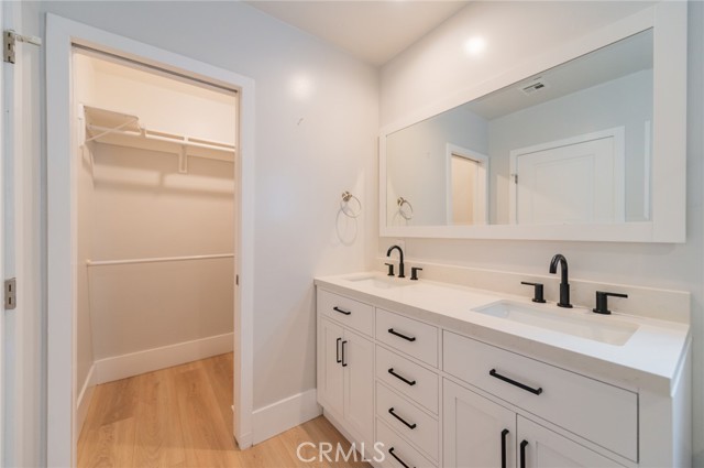 Detail Gallery Image 18 of 31 For 5212 Noble Ave, Sherman Oaks,  CA 91411 - 3 Beds | 2 Baths