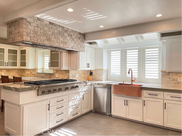 Detail Gallery Image 3 of 37 For 4217 Cedar, Long Beach,  CA 90807 - 4 Beds | 6 Baths