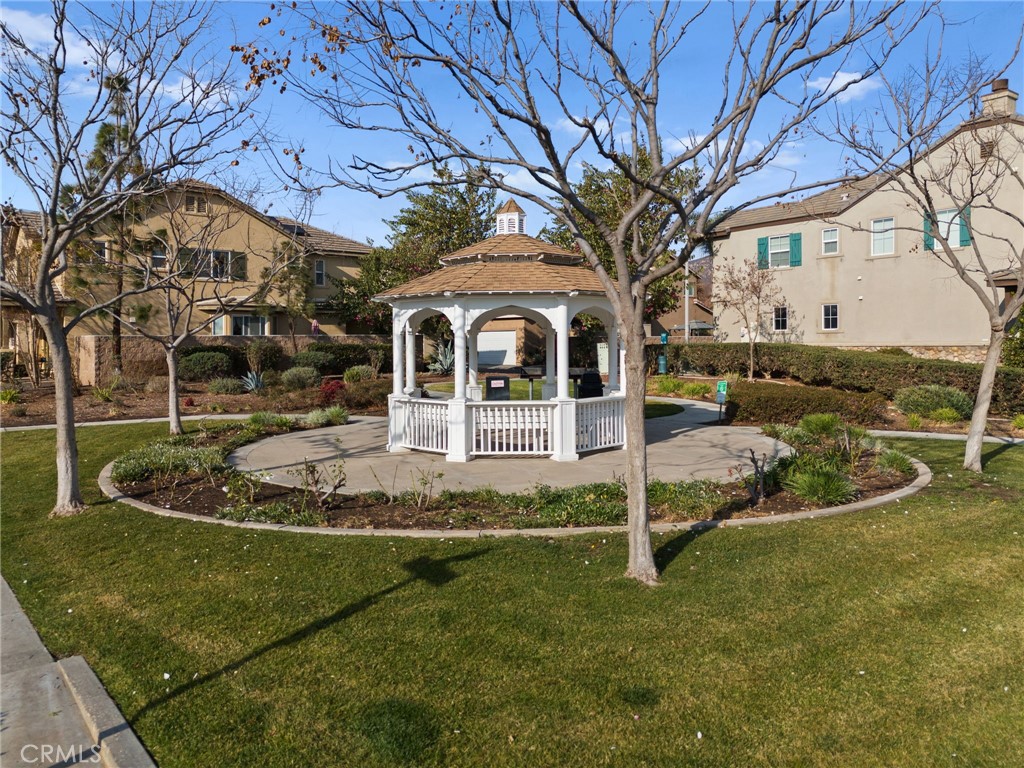 https://media.crmls.org/medias/d9009586-8c0d-4c2a-9beb-efea7dbceb82.jpg?preset=X-Large