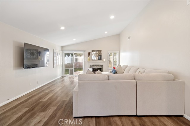 Detail Gallery Image 27 of 42 For 27945 Sycamore Creek, Valencia,  CA 91354 - 4 Beds | 2 Baths