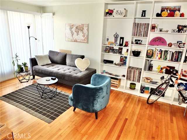 1724 E 1st Street, Long Beach CA: https://media.crmls.org/medias/d90234c1-5b48-4c84-802f-9f4cb81b518f.jpg