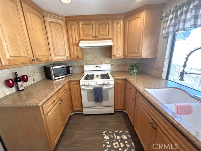 12225 Lester Court, Chino CA: https://media.crmls.org/medias/d902fc51-5e5a-47e9-b589-750b6654ca75.jpg
