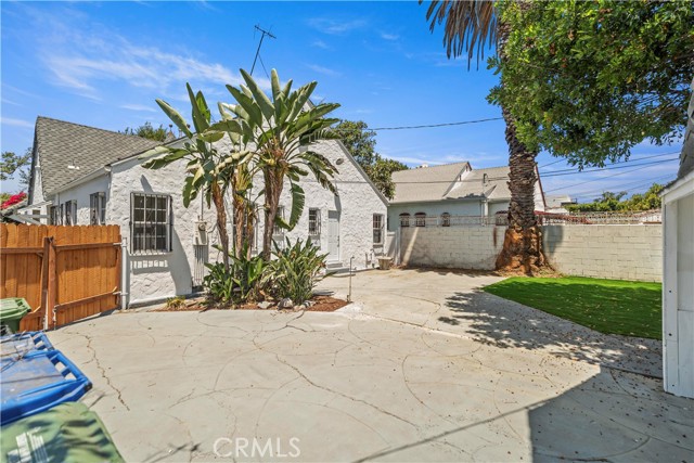 336 N Crescent Heights Boulevard, Los Angeles CA: https://media.crmls.org/medias/d9037689-5468-40f6-b522-65f8dc49336a.jpg