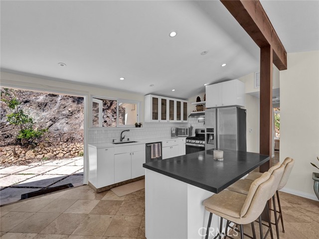 Detail Gallery Image 19 of 39 For 20537 Little Rock Way, Malibu,  CA 90265 - 5 Beds | 3 Baths