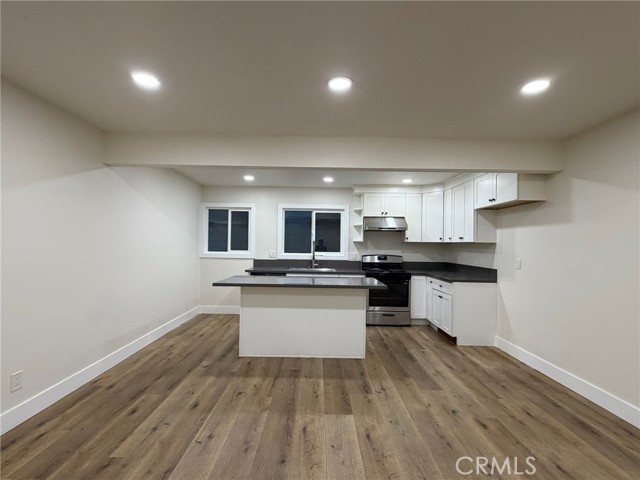Detail Gallery Image 4 of 16 For 4721 W Oakfield Ave #1,  Santa Ana,  CA 92703 - 4 Beds | 2 Baths