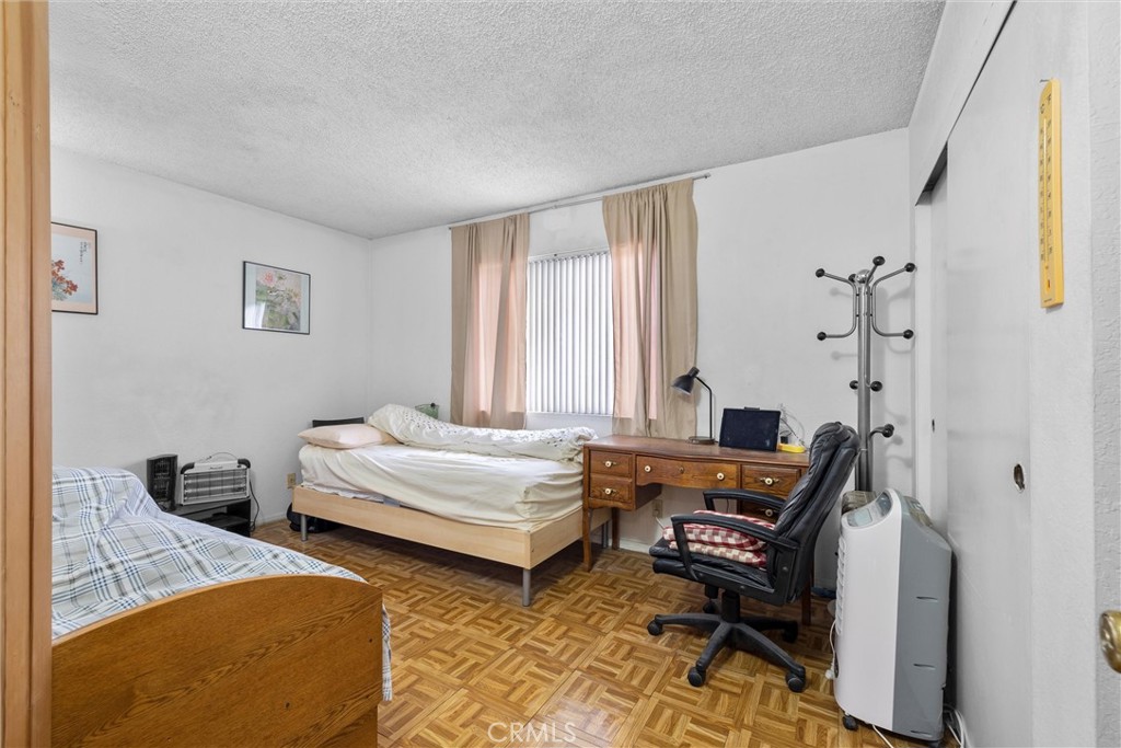 MLS #OC25228482 image #18