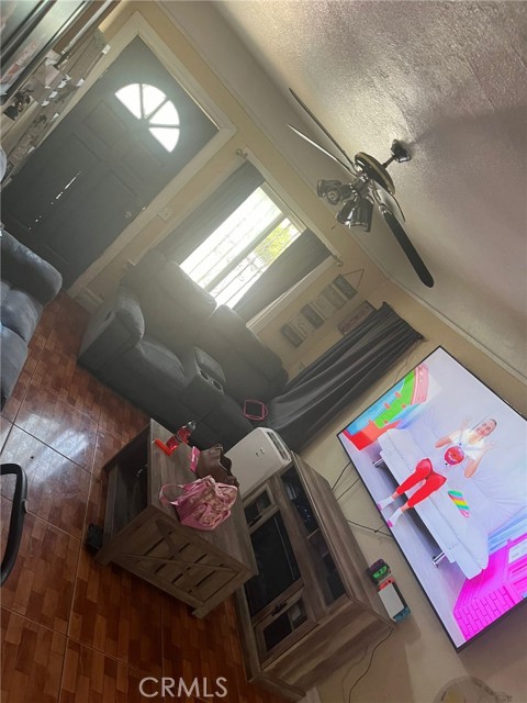 1824 E 109th Street, Los Angeles CA: https://media.crmls.org/medias/d904e2d0-2fcb-496d-8237-2ca116ddfb61.jpg
