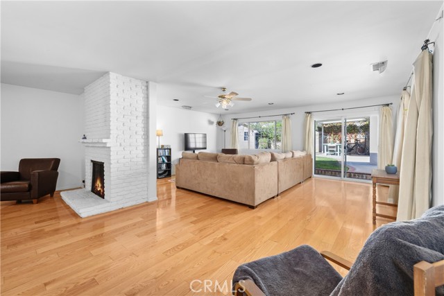 Detail Gallery Image 14 of 39 For 17419 Leadwell, Lake Balboa,  CA 91406 - 4 Beds | 2 Baths