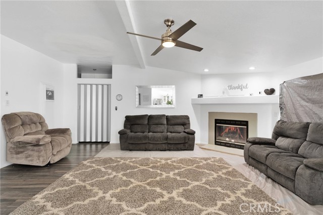 27320 Rodeo Road, Helendale CA: https://media.crmls.org/medias/d9055aaa-b6fb-4e3a-ab7e-be2c3241edb3.jpg
