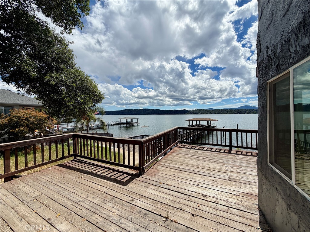 https://media.crmls.org/medias/d9058062-1bd1-41f9-8196-91de90a30fb8.jpg?preset=X-Large