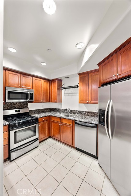 Detail Gallery Image 14 of 37 For 15206 Burbank Bld #104,  Sherman Oaks,  CA 91411 - 2 Beds | 2/1 Baths