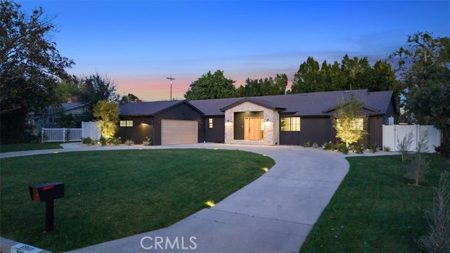 Detail Gallery Image 2 of 46 For 8960 Oak Park, –,  CA 91325 - 4 Beds | 3/1 Baths