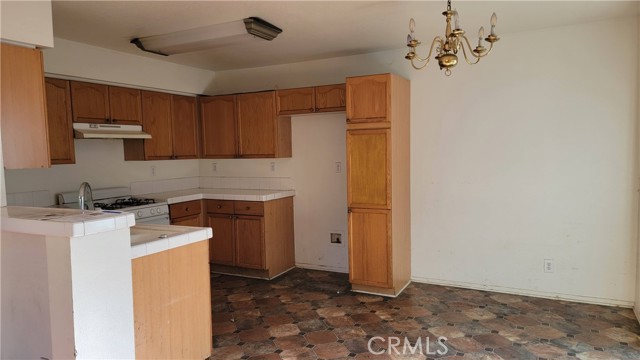 Detail Gallery Image 5 of 12 For 868 Pathfinder Way, Corona,  CA 92878 - 3 Beds | 2/1 Baths