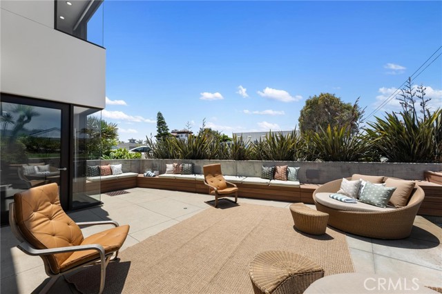 2114 Manhattan Ave, Hermosa Beach CA: https://media.crmls.org/medias/d90719e9-15c0-4340-89c8-e2e5e32ba678.jpg