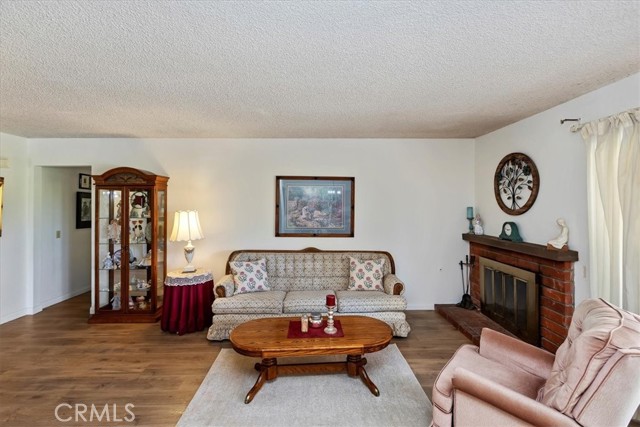 Detail Gallery Image 12 of 47 For 1107 Daffodil St, Corona,  CA 92882 - 4 Beds | 2 Baths