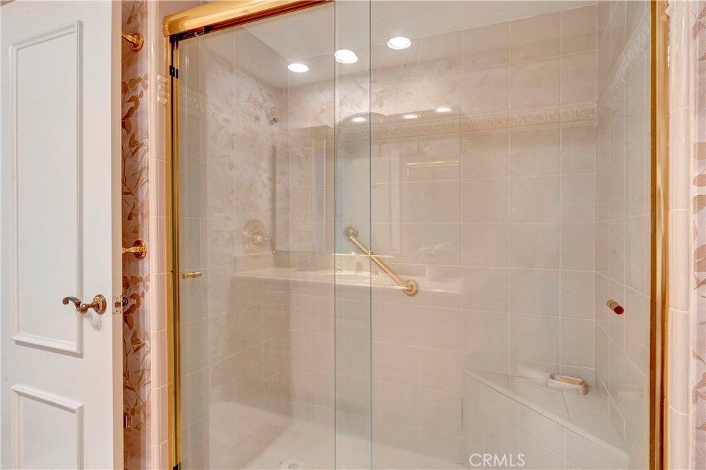 https://media.crmls.org/medias/d9079731-5dd7-42ee-8c2d-c4cf605f54db.jpg?preset=X-Large