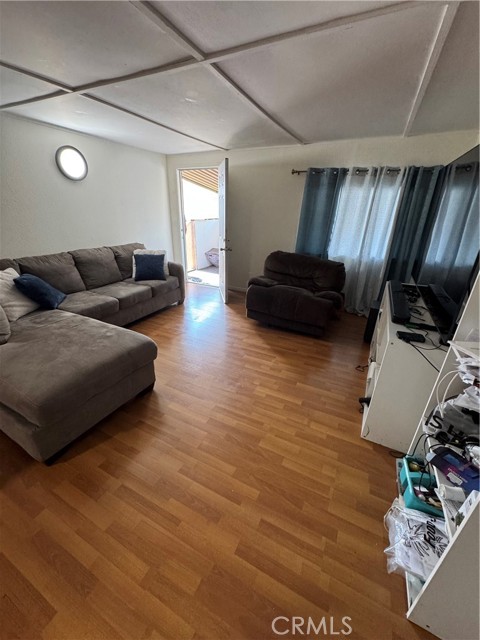 Detail Gallery Image 4 of 14 For 17225 Valley #10,  Fontana,  CA 92335 - 3 Beds | 2 Baths