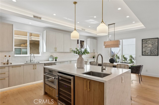 2019 Huntington Lane, B photo 14