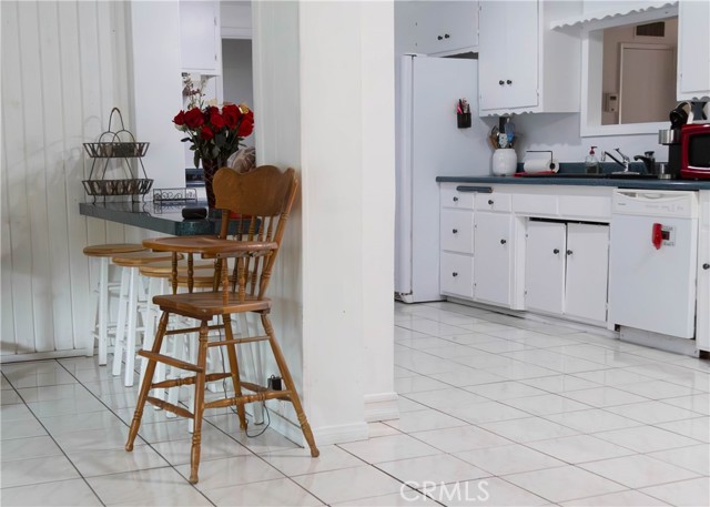 Detail Gallery Image 5 of 10 For 8554 Owensmouth Ave, Canoga Park,  CA 91304 - 3 Beds | 2 Baths